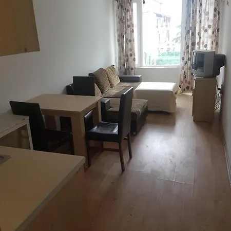 Budget Holiday First Line Sea Coast 아파트 *